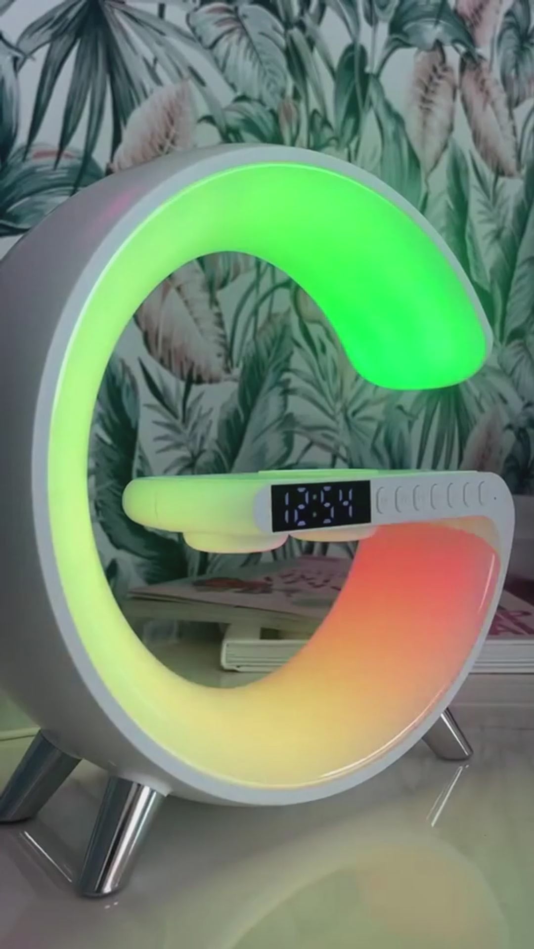 Lampe LED G connectée – Enceinte Bluetooth & chargeur sans fil